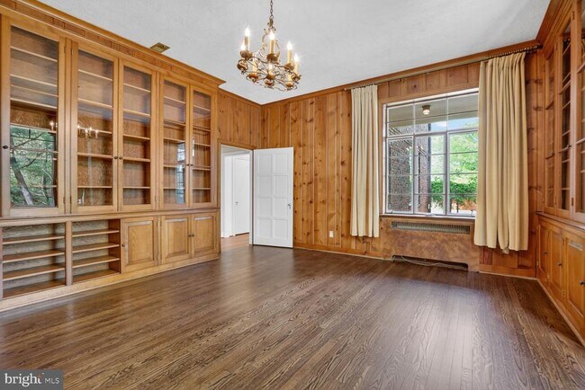 Building Photo - 5553 Little Falls Rd