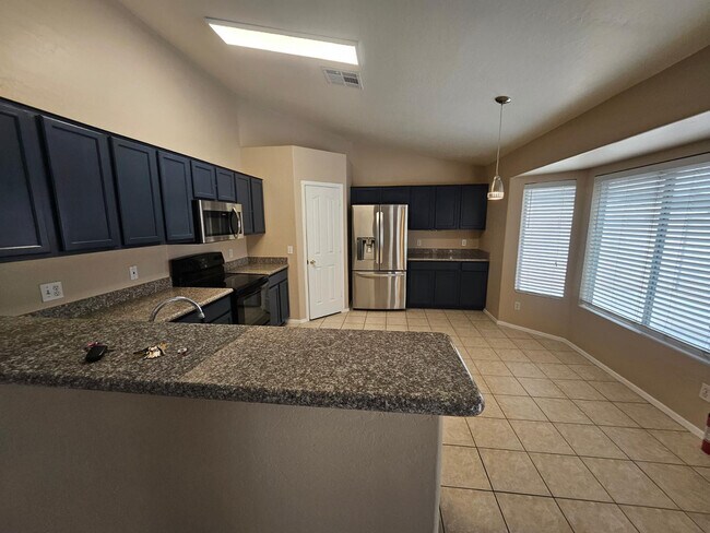 Building Photo - 2863 E Oakland Ct