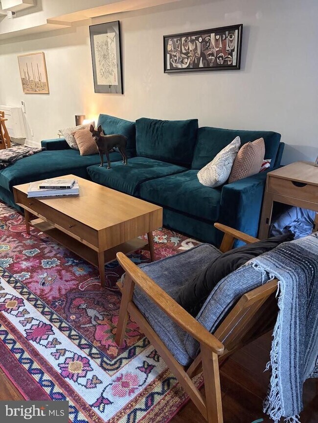 Building Photo - Beautifully renovated 3-bedroom, 2-bathroom home in the highly sought-after Canton/Fells Point ne...