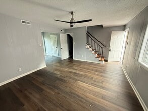 Building Photo - Charlotte's Crossing 78