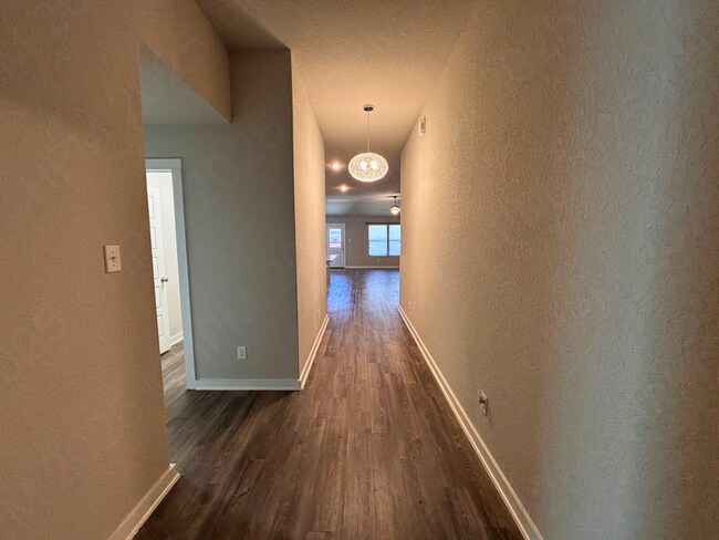 Building Photo - Spacious One Story 3 Bedroom Home with Covered Patio in Converse