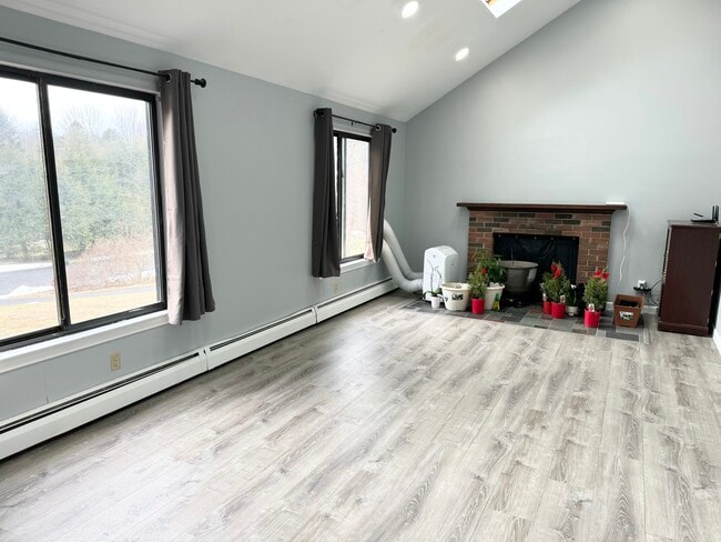 Building Photo - 12 Echo Ln