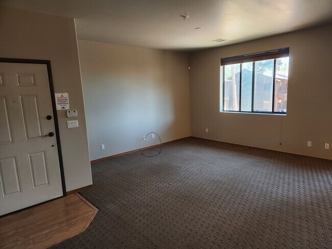 Building Photo - Bison Cove B6 - 2 Bed / 2 Bath Available