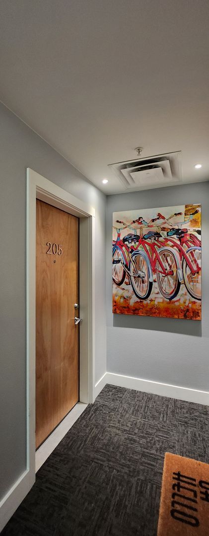 Building Photo - Modern 2 Bed/2 Bath Condo in Vibrant Fort ...