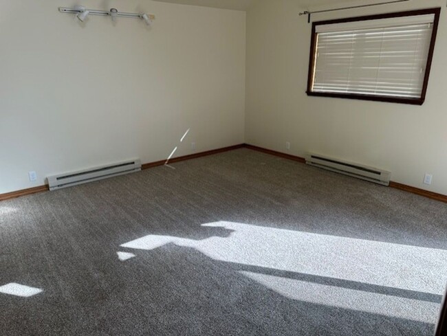 Building Photo - Available Now! 3 Bedroom ~ 1 Bathroom Hous...