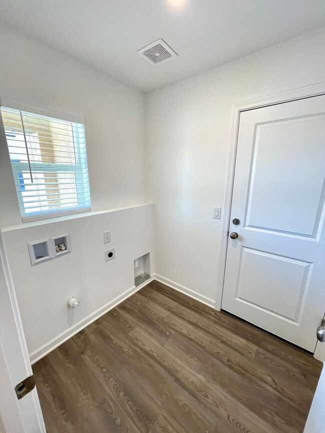 Building Photo - Brand New 3 Bedroom Home in Gated Neighbor...