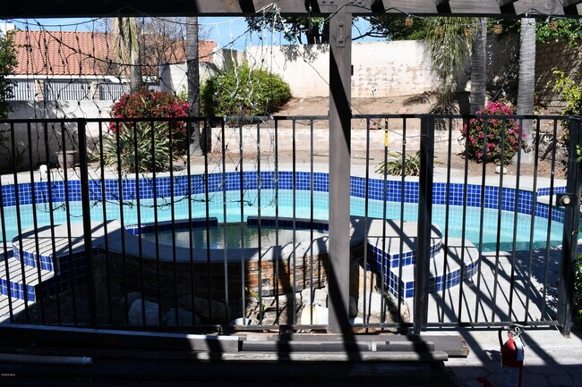 Building Photo - 1331 Casmalia Ct