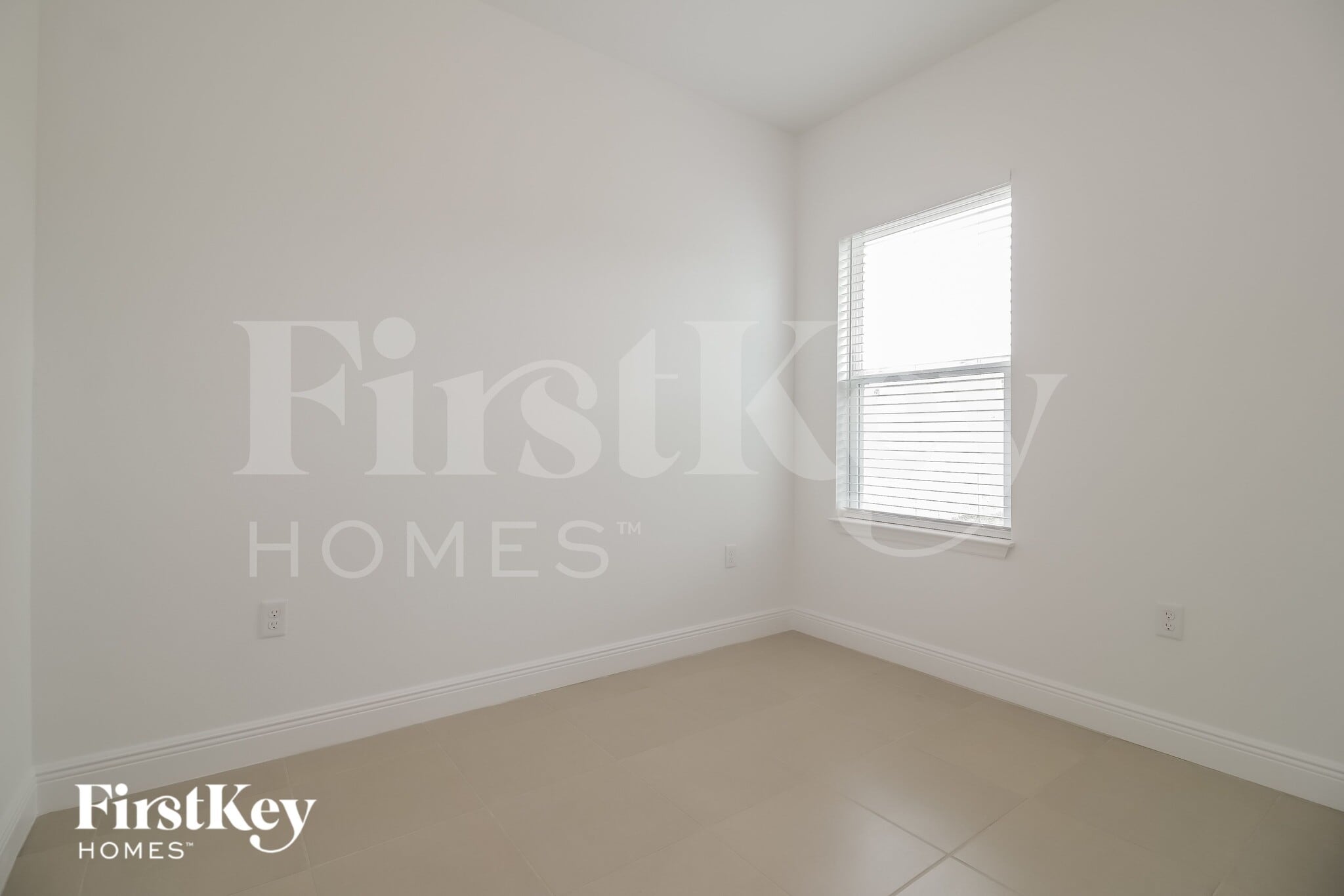 Building Photo - 653 Parakeet Ct