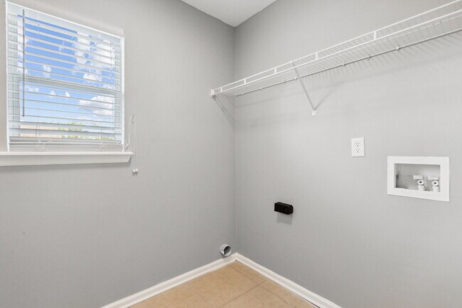 Building Photo - 12677 Pine Marsh Way
