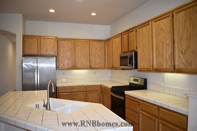 Building Photo - 18 Diggins Dr
