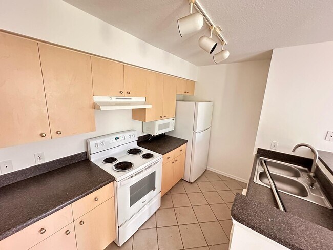 Building Photo - 4171 San Marino Blvd