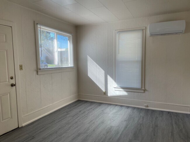 Building Photo - Cozy Cottage Style 1 Bedroom 1 Bath Home