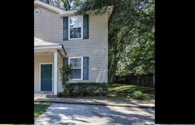 Building Photo - 924 Ashburn Dr