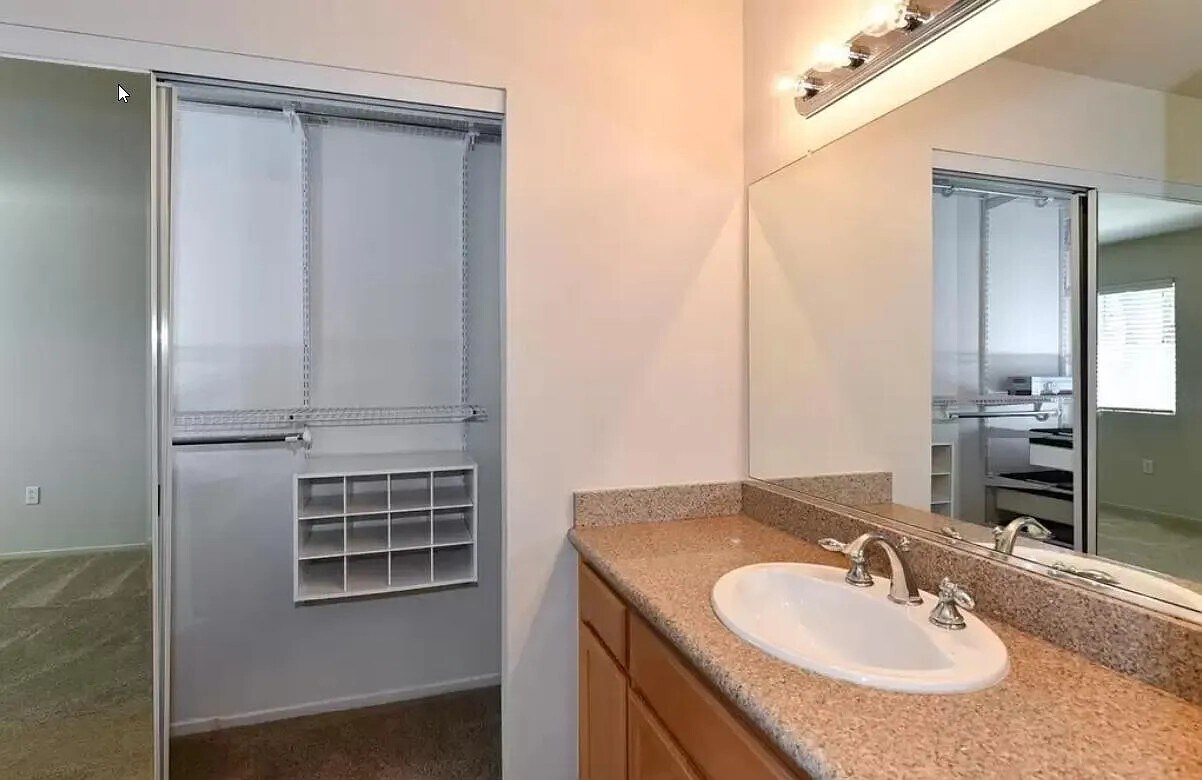 One of the bathroom - 2915 N Texas St