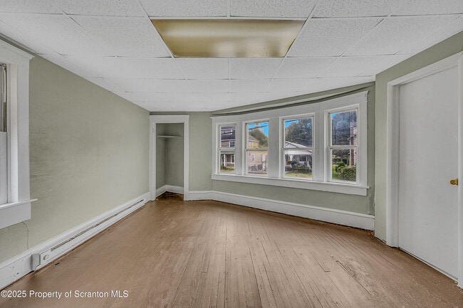 Building Photo - 627 Main St