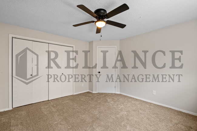 Building Photo - 215 Peachwood Dr