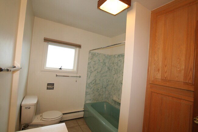 Building Photo - Single Family Home off Frontage Rd!