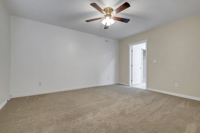 Building Photo - Charming 4 Bedroom / 3 Bathroom house in the lovely neighborhood of Lake View Terrace