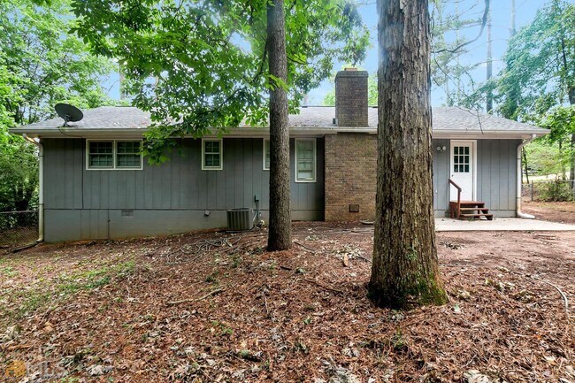 Building Photo - 58 Fair Oaks Dr SE