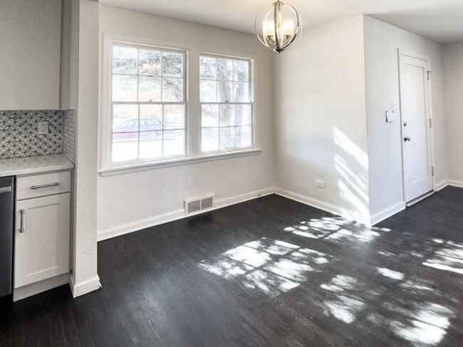 Building Photo - Spacious 5-Bedroom Gem on Locust Street – 2,053 Sq. Ft. of Comfort in Denver's Heart!