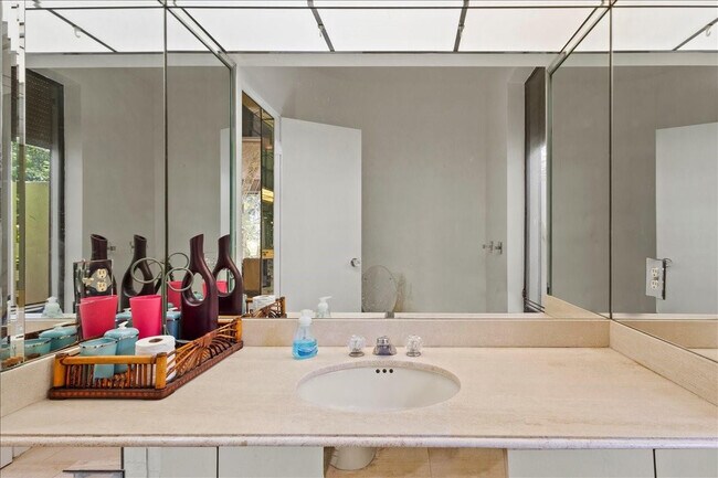 Building Photo - 5304 Woodlands Blvd