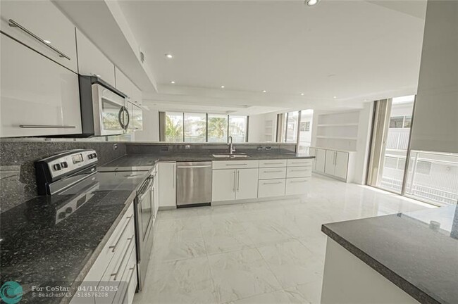 Building Photo - 468 Golden Isles Dr