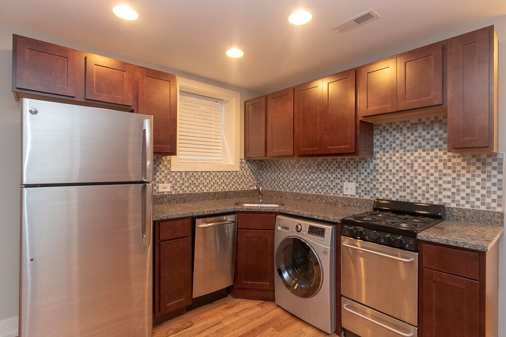 Building Photo - 562 W Arlington Pl