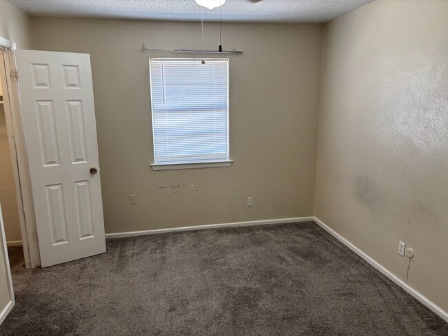 Building Photo - 2 bed/1.5 bath unit close to Hallmark Park and Hulen Mall