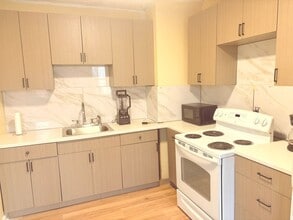 Building Photo - 202 Bellevue St