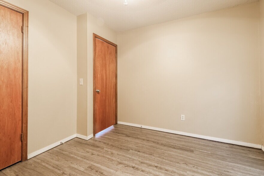 Building Photo - 1808 SE 13th St