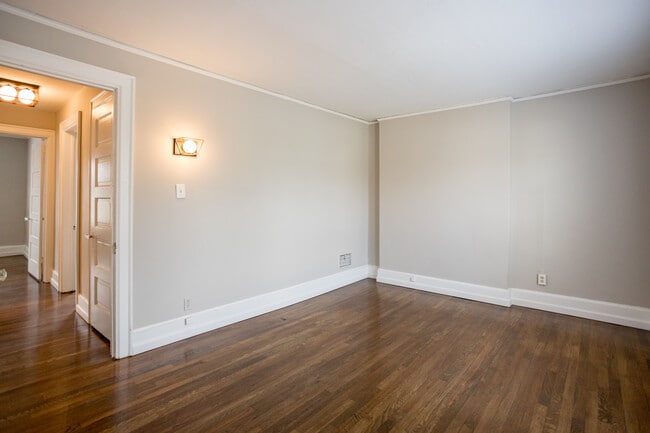 Building Photo - 8142 E Vernor Hwy