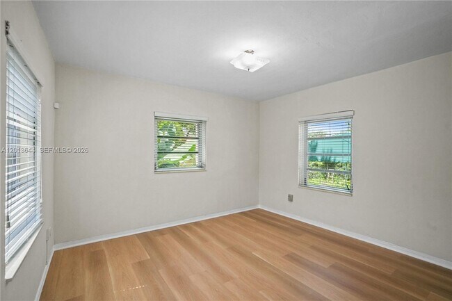 Building Photo - 2460 SW 24th St