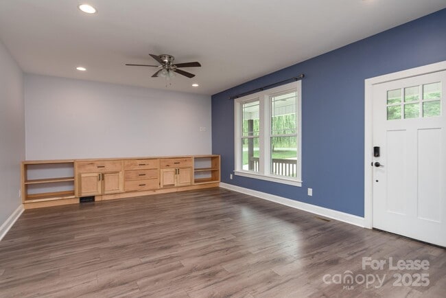 Building Photo - 6835 Ingleside Dr