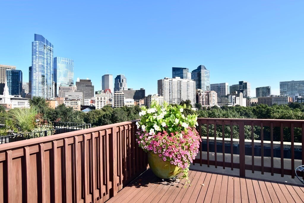 Building Photo - 33 Beacon St