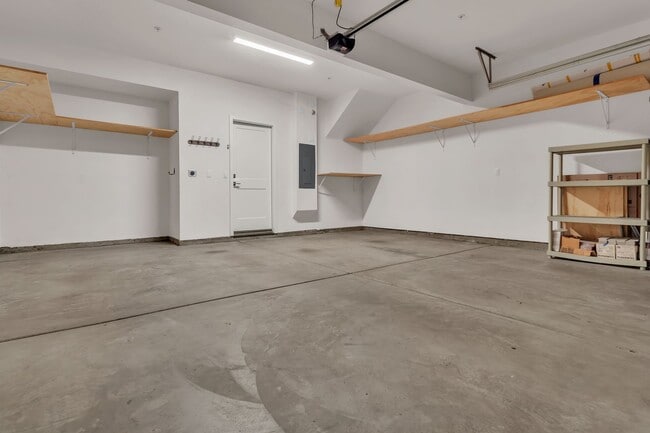 Building Photo - 945 E Mason Ln