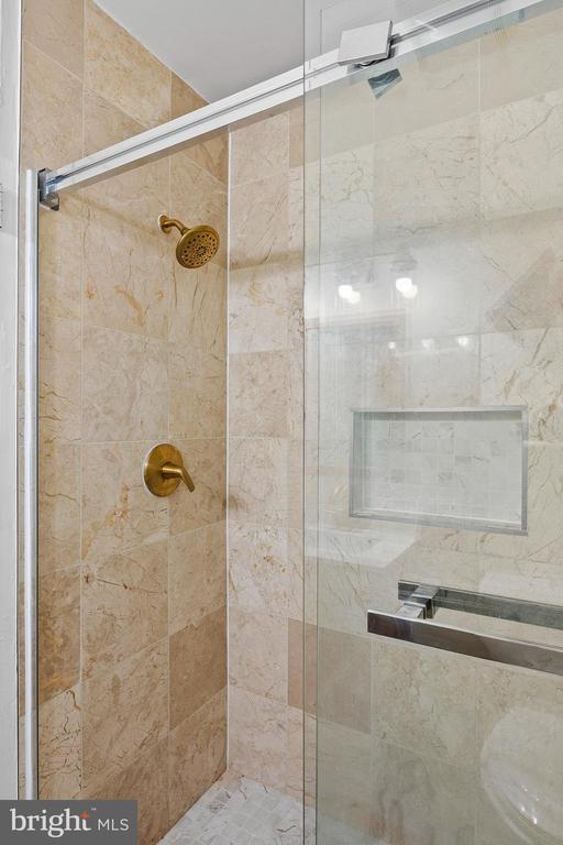 Building Photo - 903 Montrose Ave