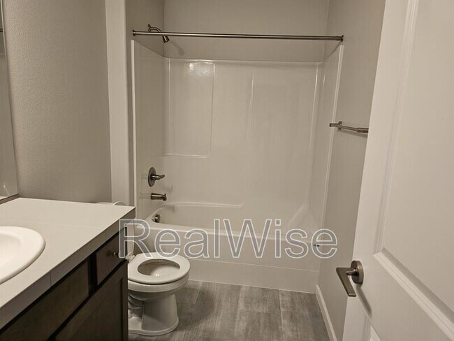 Building Photo - 5724 NE 58th Way