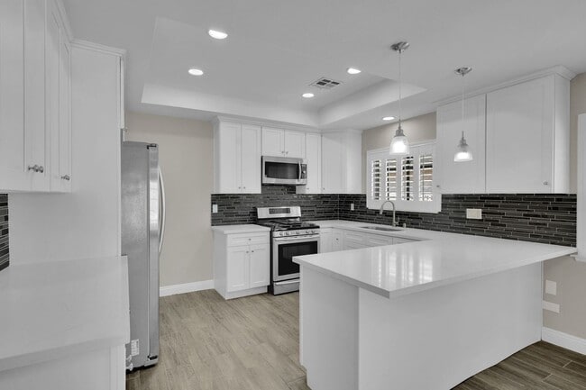 Building Photo - Fully Remodeled 4-Bedroom Single-Story ADU...
