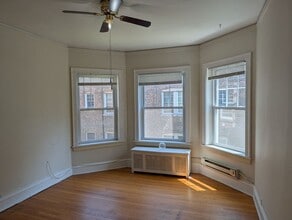 Building Photo - 325 Kedzie St