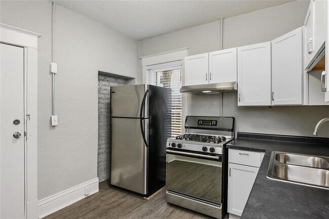 Building Photo - 2845 Belleview Ave
