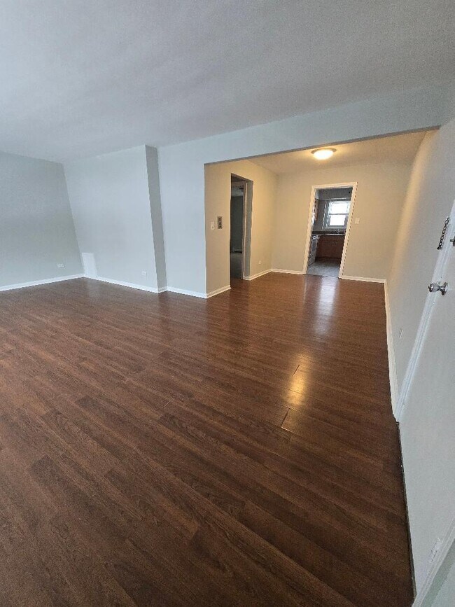 Building Photo - 570 Princeton St