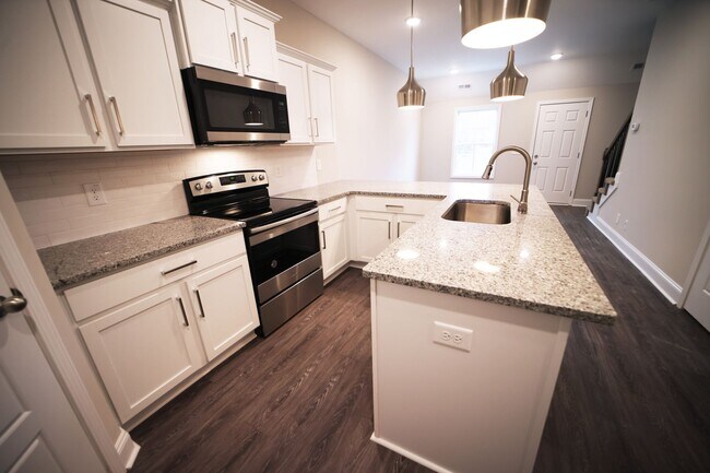 Building Photo - 220 Drayton Dr