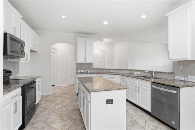 Building Photo - 15636 Gatehouse Dr