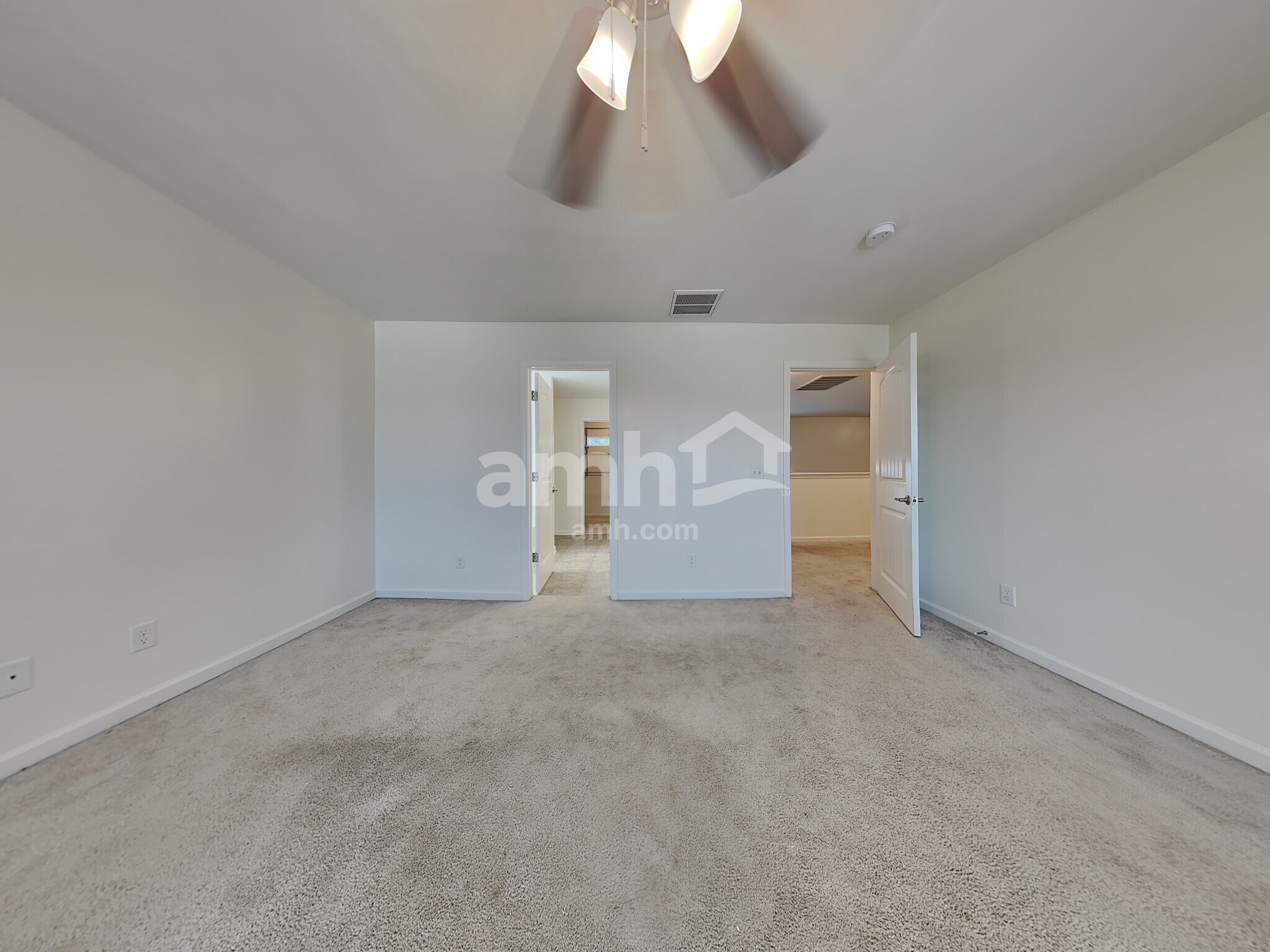 Building Photo - 11 Invierno Lake Dr