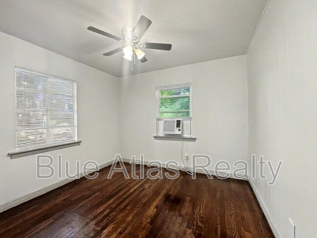 Building Photo - 5207 Spruce St