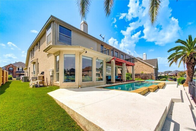 Building Photo - 14311 Tasmania Ct