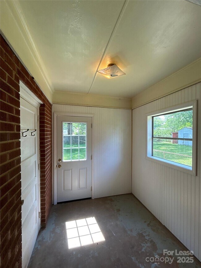 Building Photo - 4820 Charleston Dr