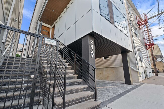 Building Photo - 339 69th St