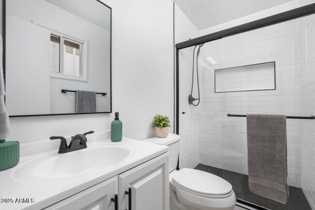 Building Photo - 414 W Santa Cruz Dr