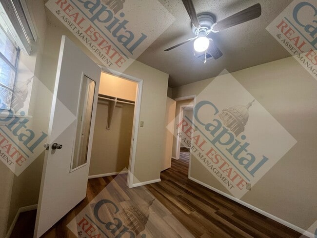 Building Photo - Adorable Home